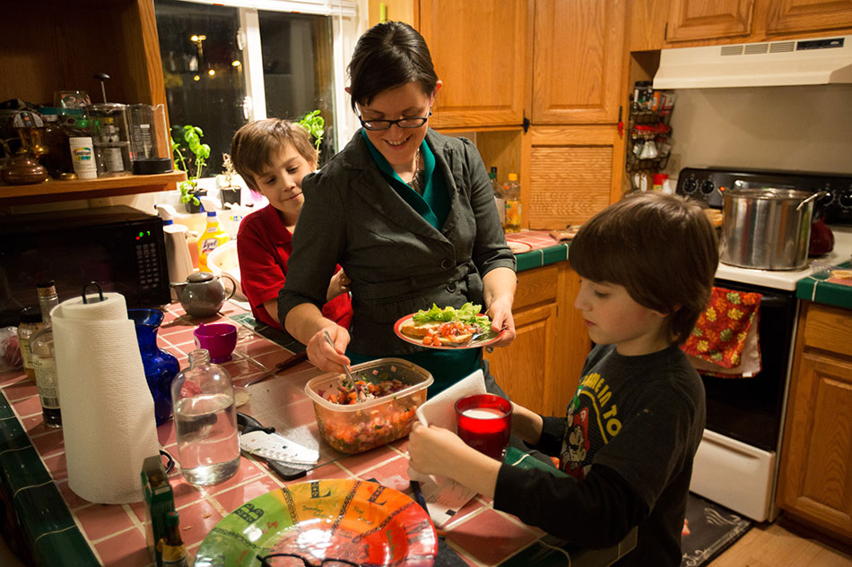 family preparing dinner together